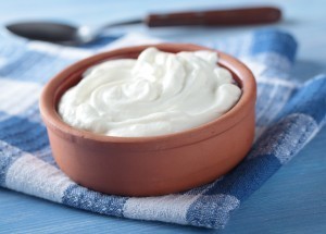 Iogurte grego: qual a diferença do iogurte natural?