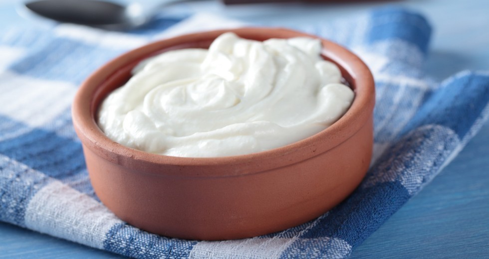 Iogurte grego: qual a diferença do iogurte natural?