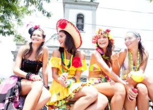 Fantasia de carnaval feminina: Princesa, baiana, heroínas, animais, criativas, com as amigas e mais inspirações! (COM FOTOS)