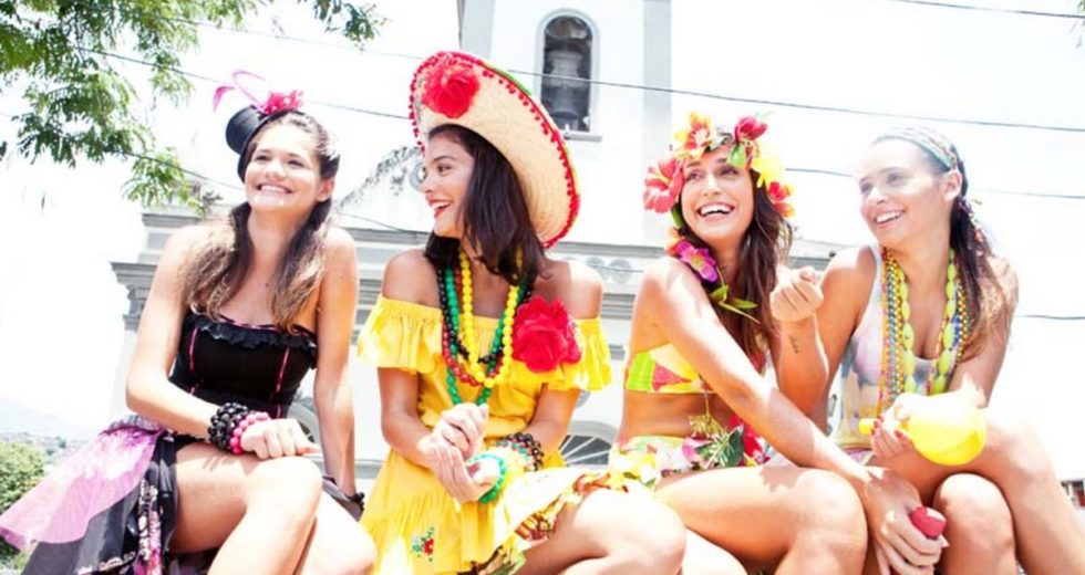 Fantasia de carnaval feminina: Princesa, baiana, heroínas, animais, criativas, com as amigas e mais inspirações! (COM FOTOS)