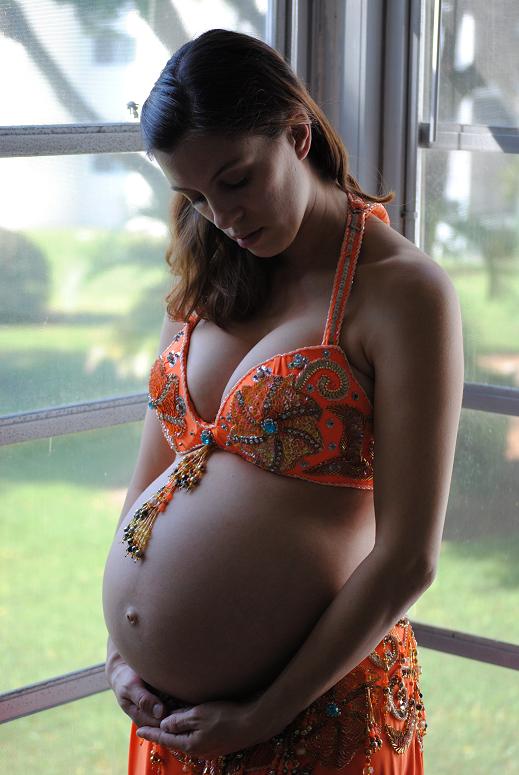 mulher gravida vestida de odalisca uma fantasia de carnaval para gravida