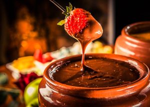 Receita de fondue de chocolate: Com Nutella, chocolate branco, fondue simples…