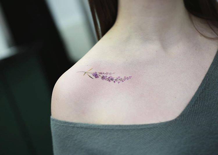 tatuagem no ombro 