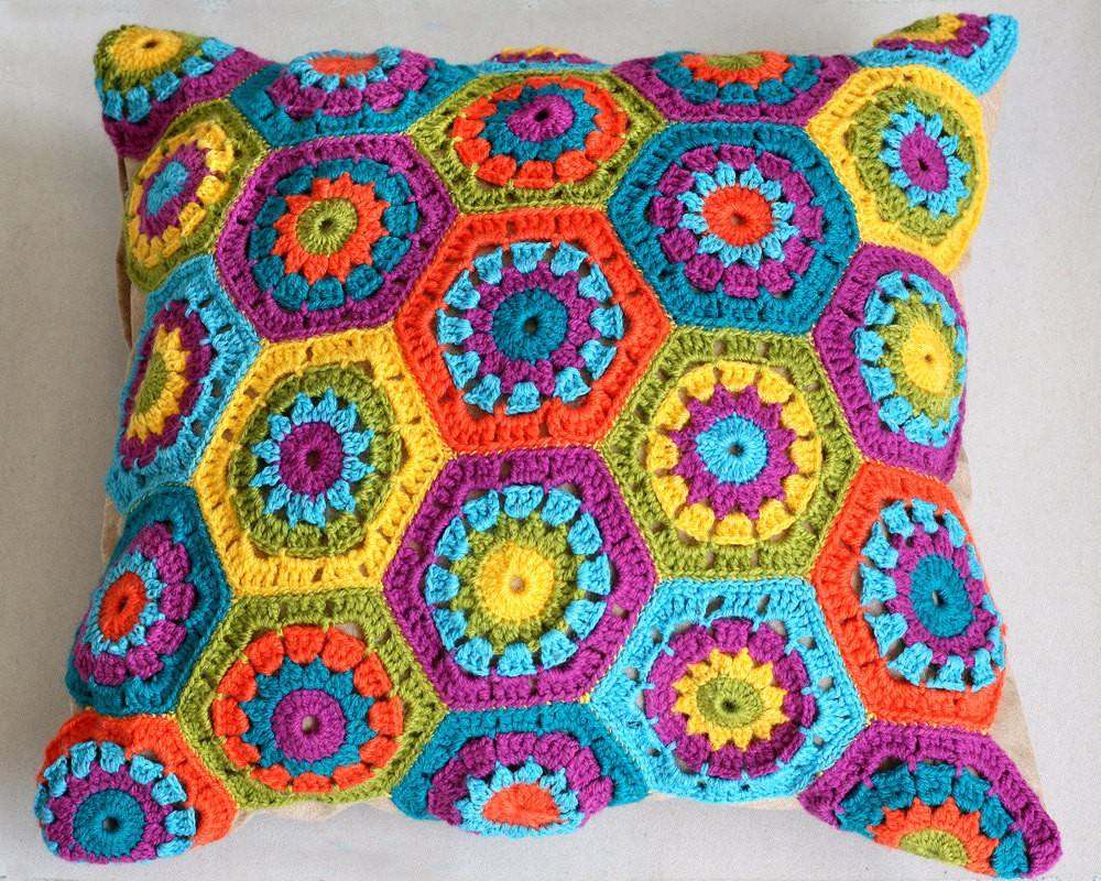 almofadas colorida de crochê